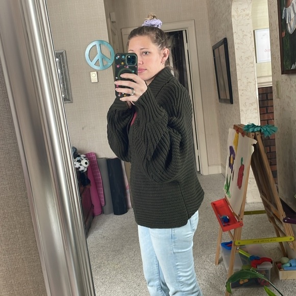 Elan Slouchy Knit Green Sweater - Picture 14 of 15